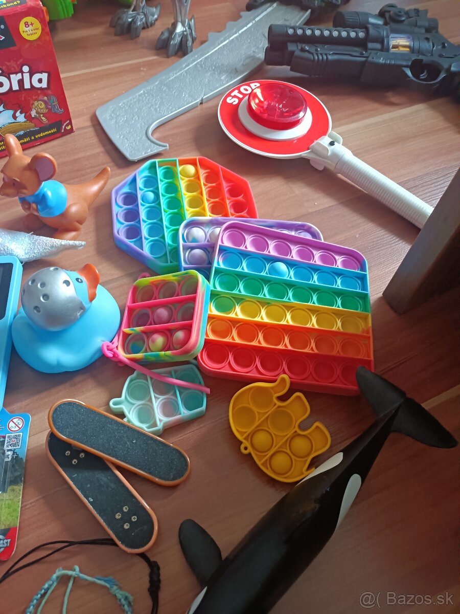 Rôzne hračky/drobnosti - 8
