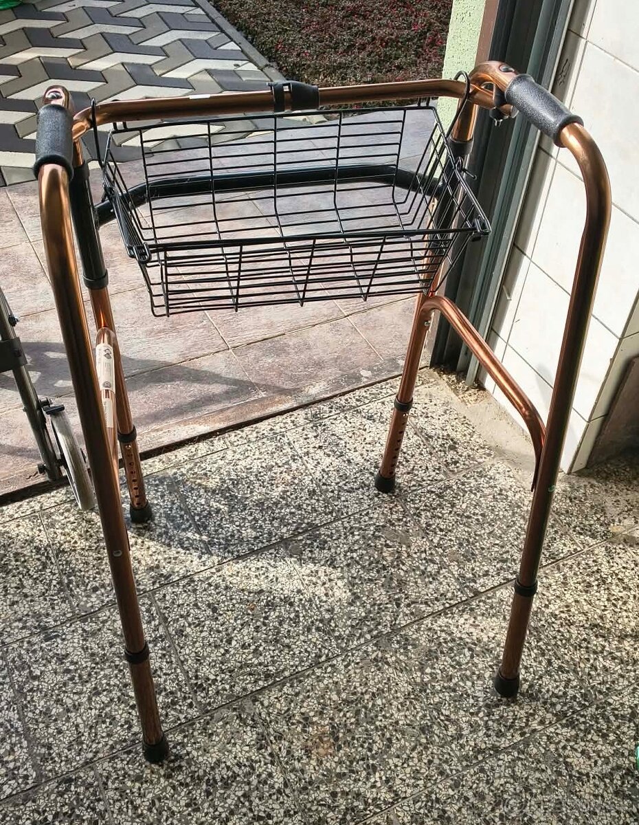 Polohovateľná elektrická posteľ - 8