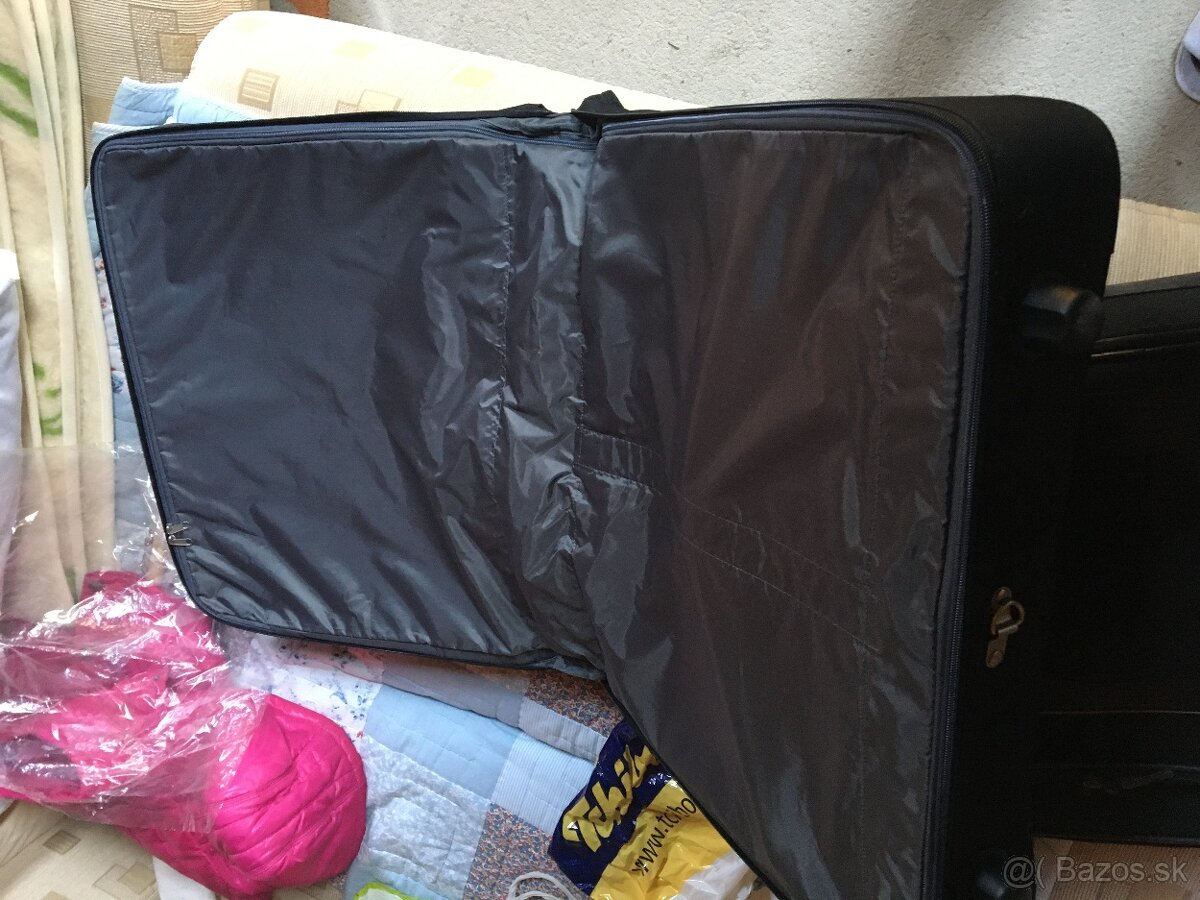 Predam lacno_ kufor cierny, pouzivany- za 7 Eur znackovy - 8