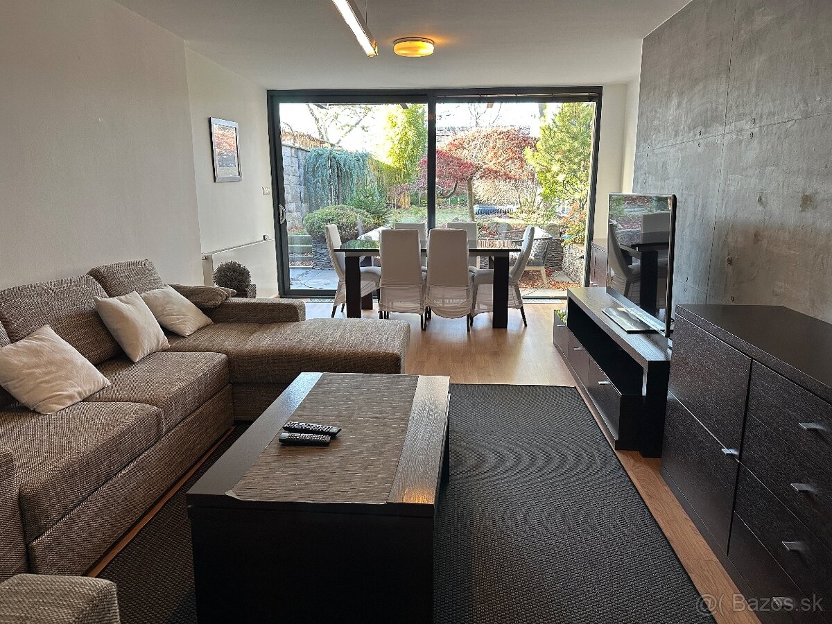 Predám celoročne obývateľnú záhradnú chatu/dom v Dúbravke - 8