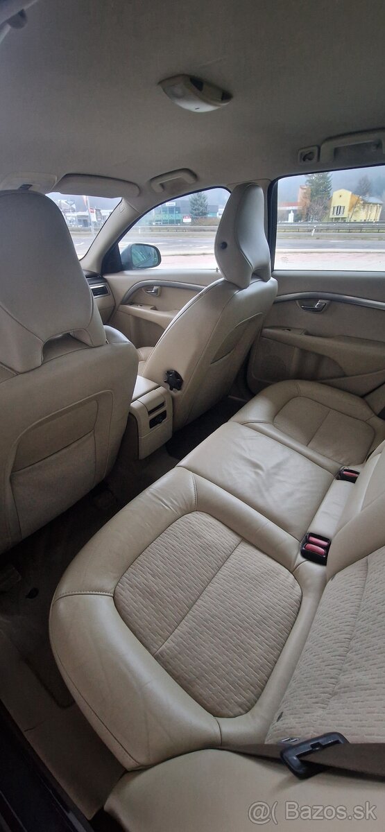 VOLVO V70 – 2.4D 136 kW – 2011 – Manuál - 8