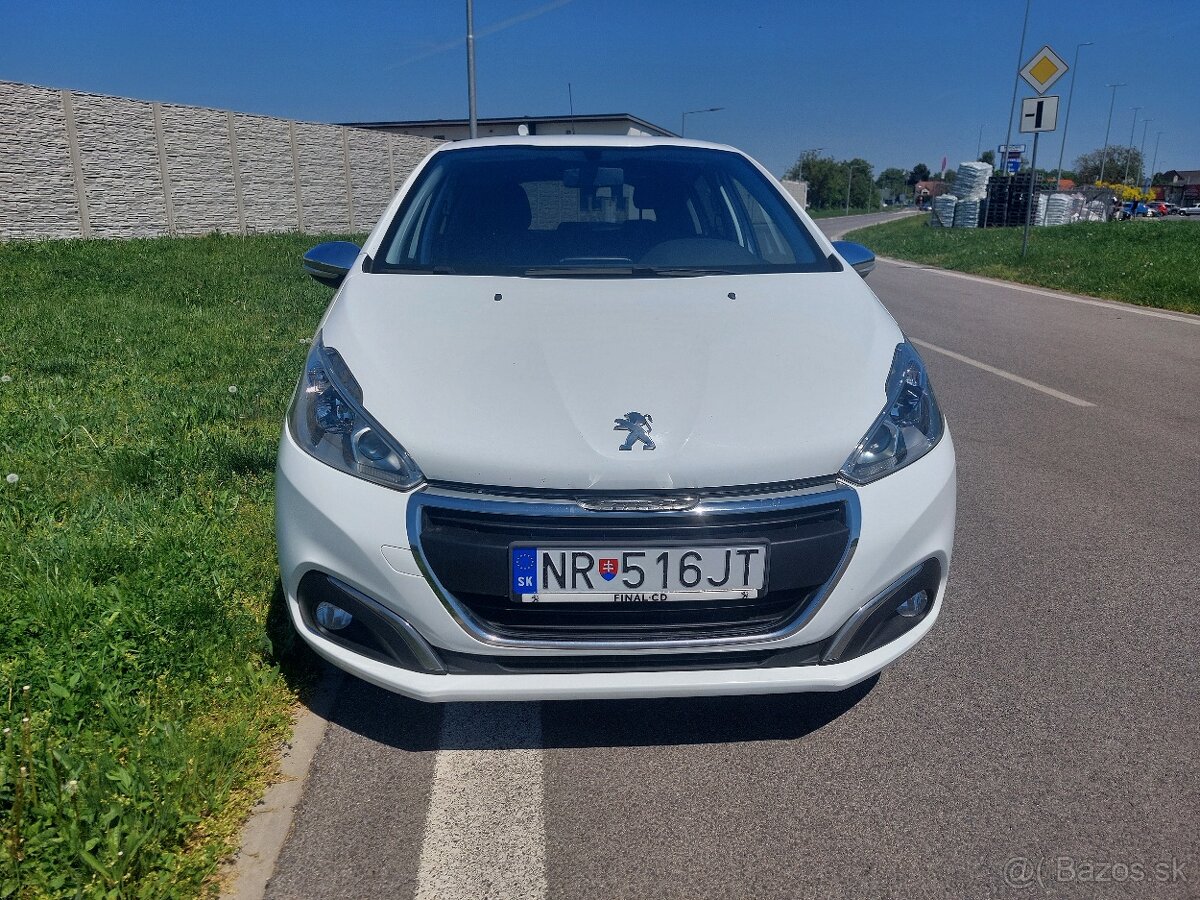 Peugeot 208 1.2 PureTech STYLE - 8