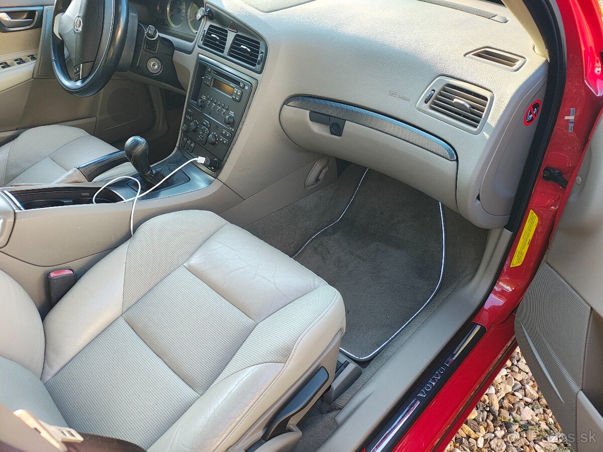 Volvo V70 D5, manuál - 8