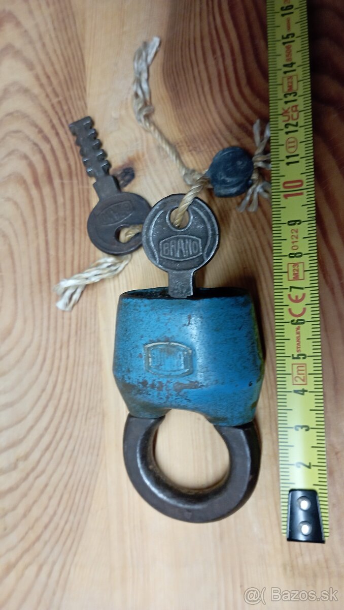 Starý visiaci zámok.. - 8