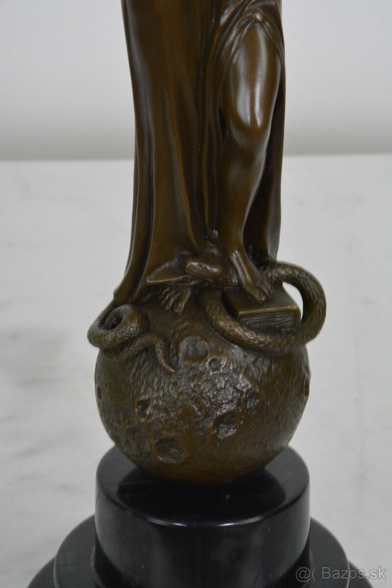 Bronzová soška - Justicia na mramoru - 8