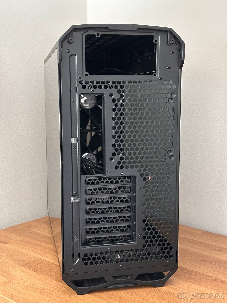 PC skrinka Fractal Design Torrent TG Dark - 8
