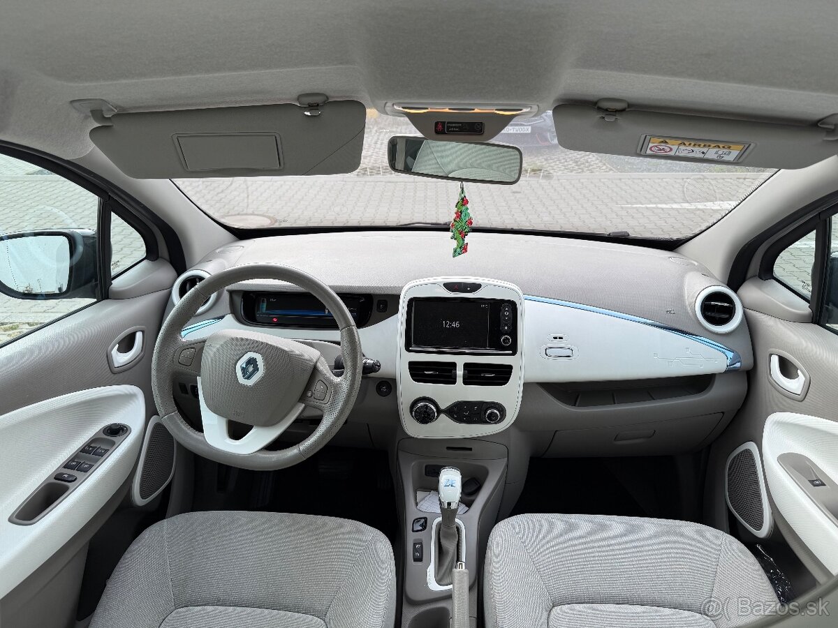 renault zoe - 8