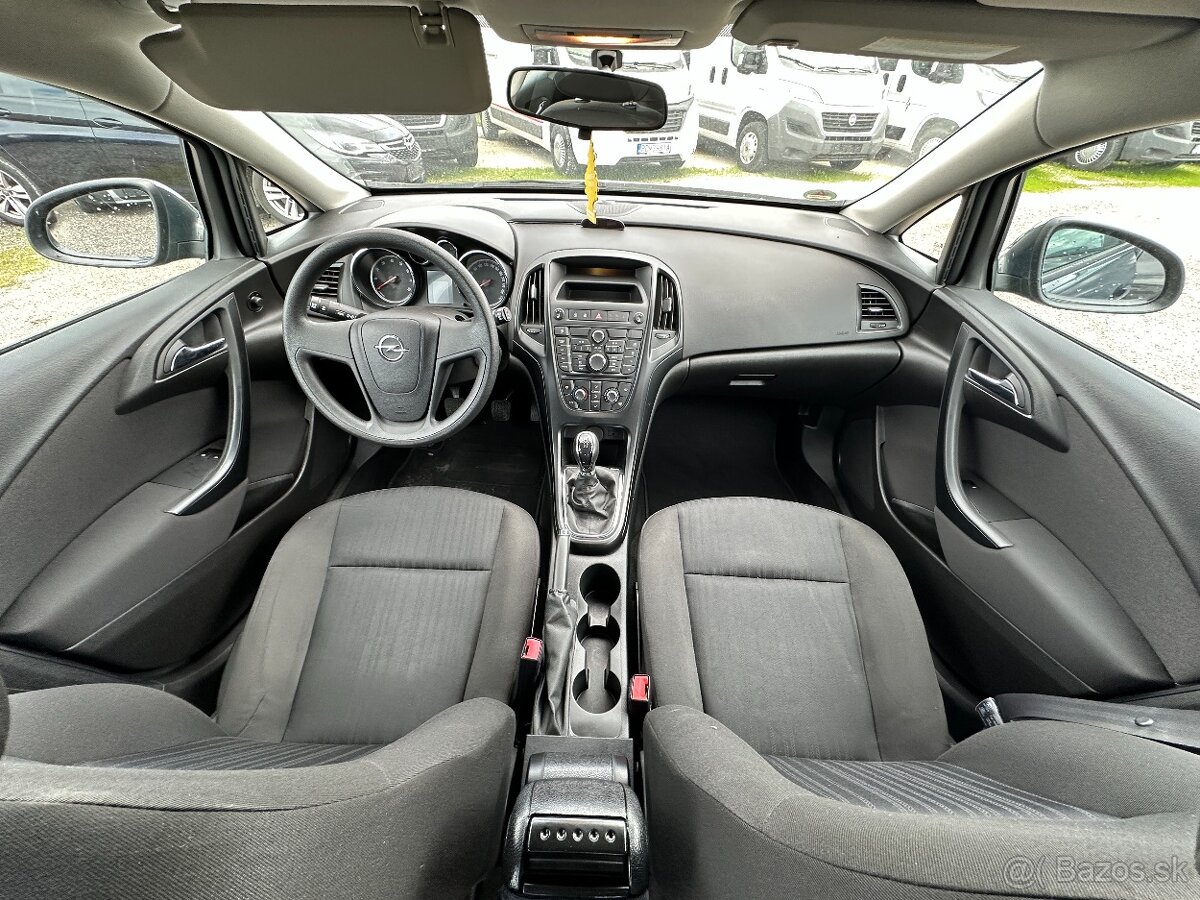 Opel Astra Sport Tourer - 8