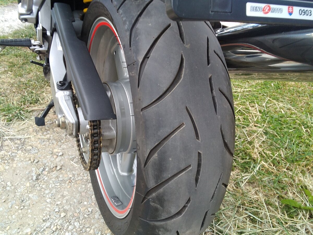 Triumph Sprint RS 955i - 8