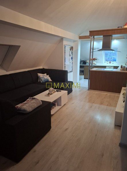 Veľkopriestorový dvojgeneračný 6 izbový dom s potenciálom – - 8