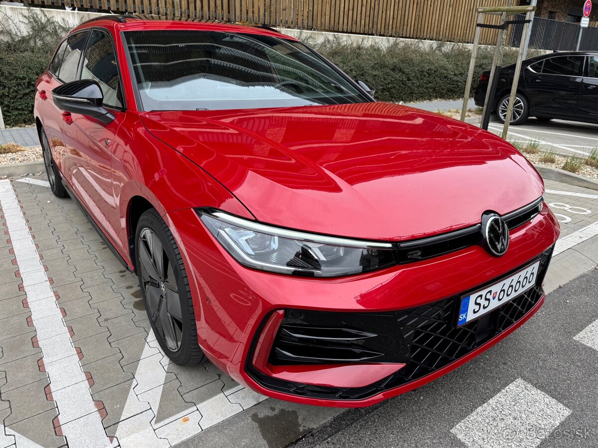 VW Passat R-Line Black Style 2025 - 8