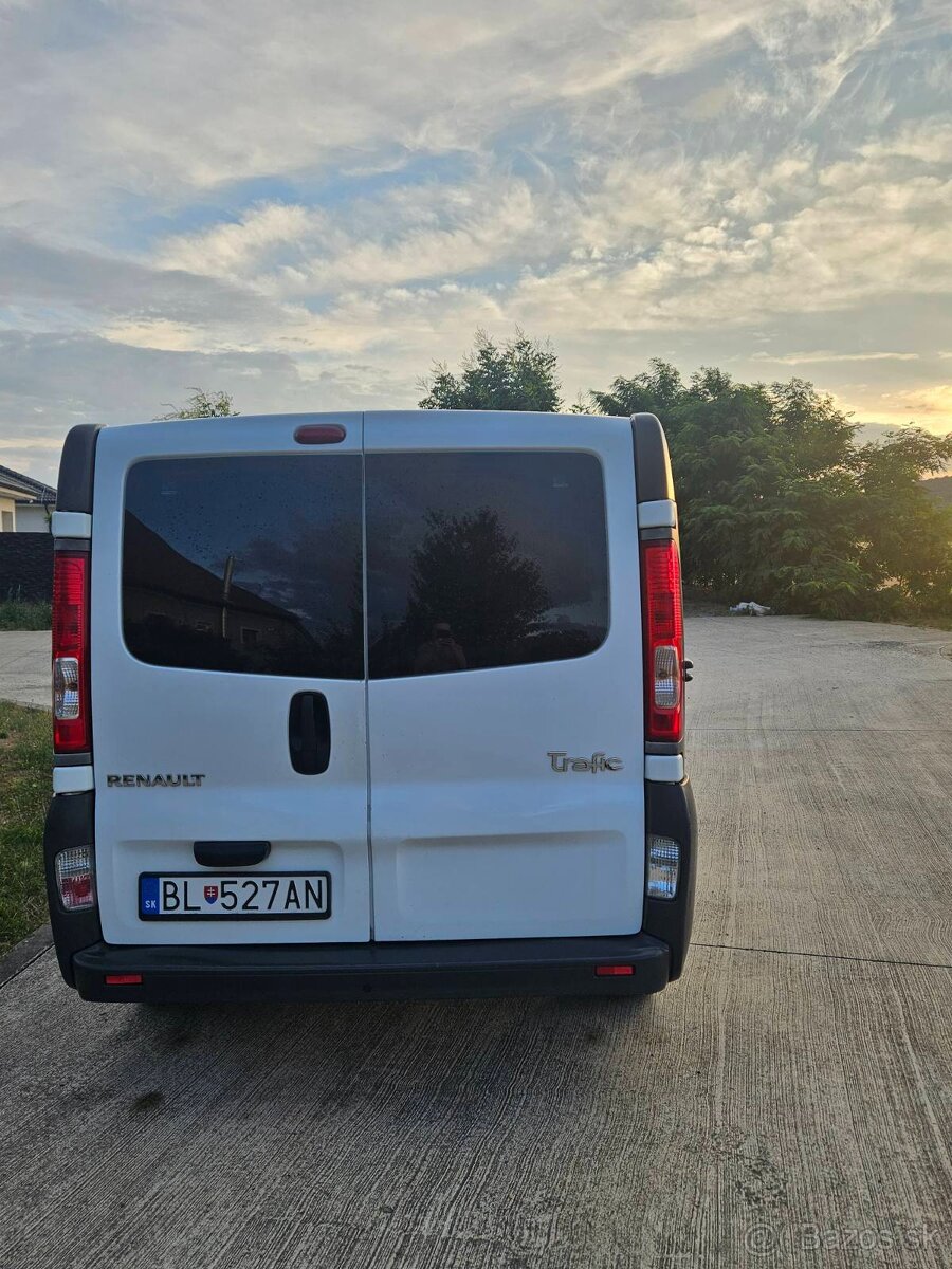 Renault Trafic 2.0 Dci Long - 8