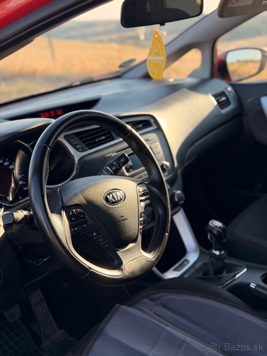 Kia Ceed - 8