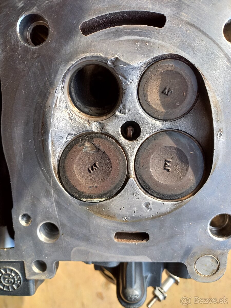 Hlava KTM Duke 390 - 8