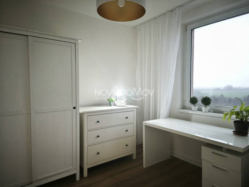 P R E N Á J O M - 8