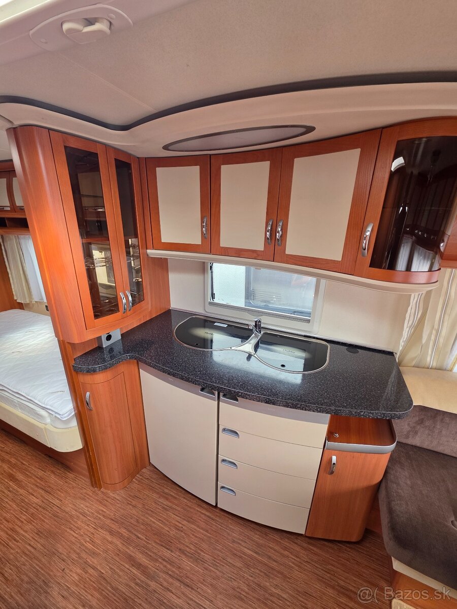 Obytný príves Hobby 560 WLU PRESTIGE - predstan - 8