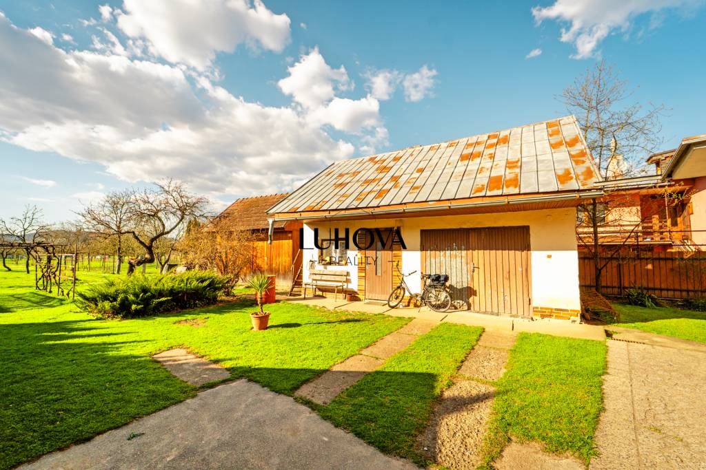 Rodinný dom s krásnou záhradou - 8