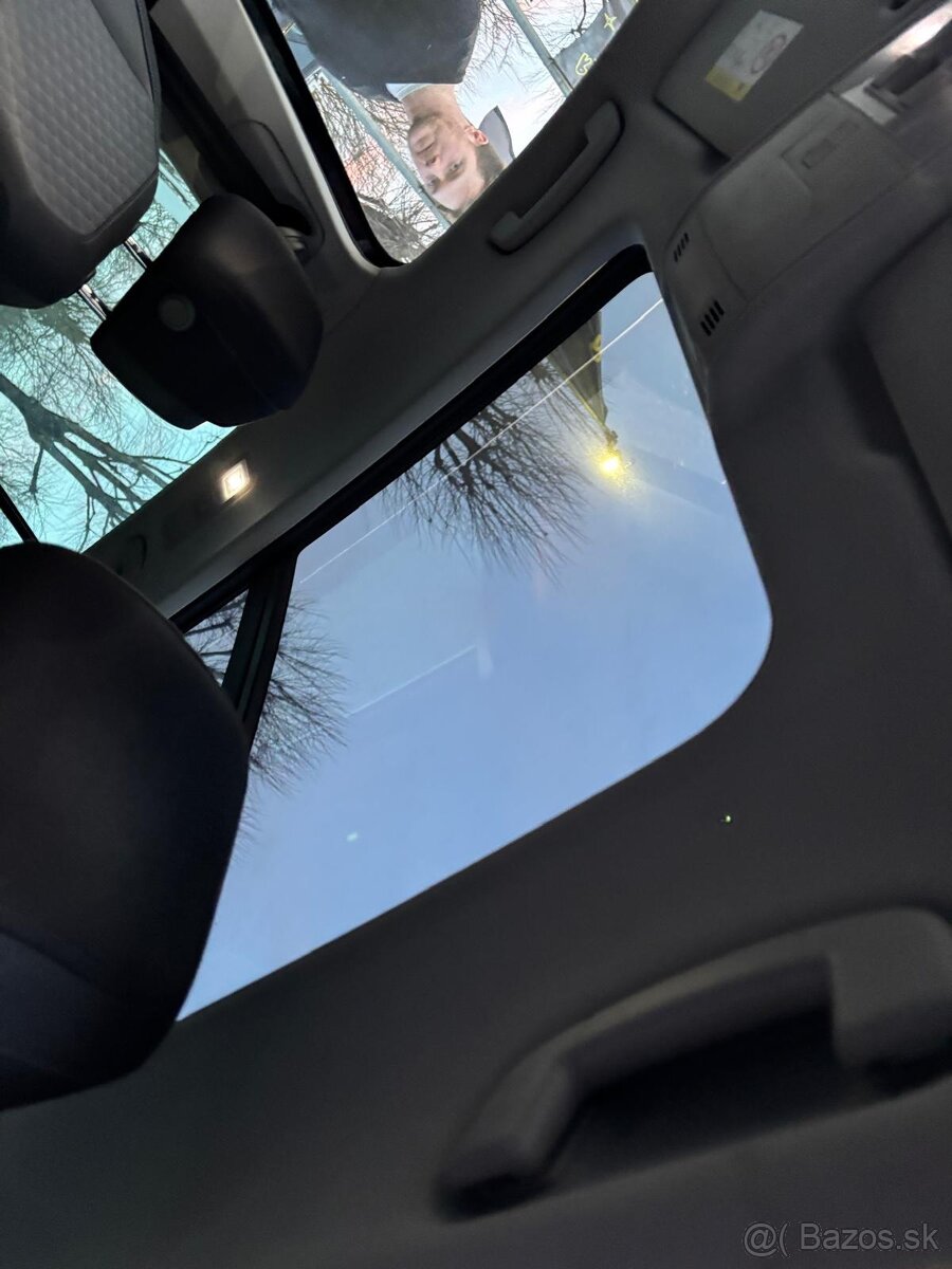 VOLKSWAFEN TIGUAN 2.0 TDI - 8