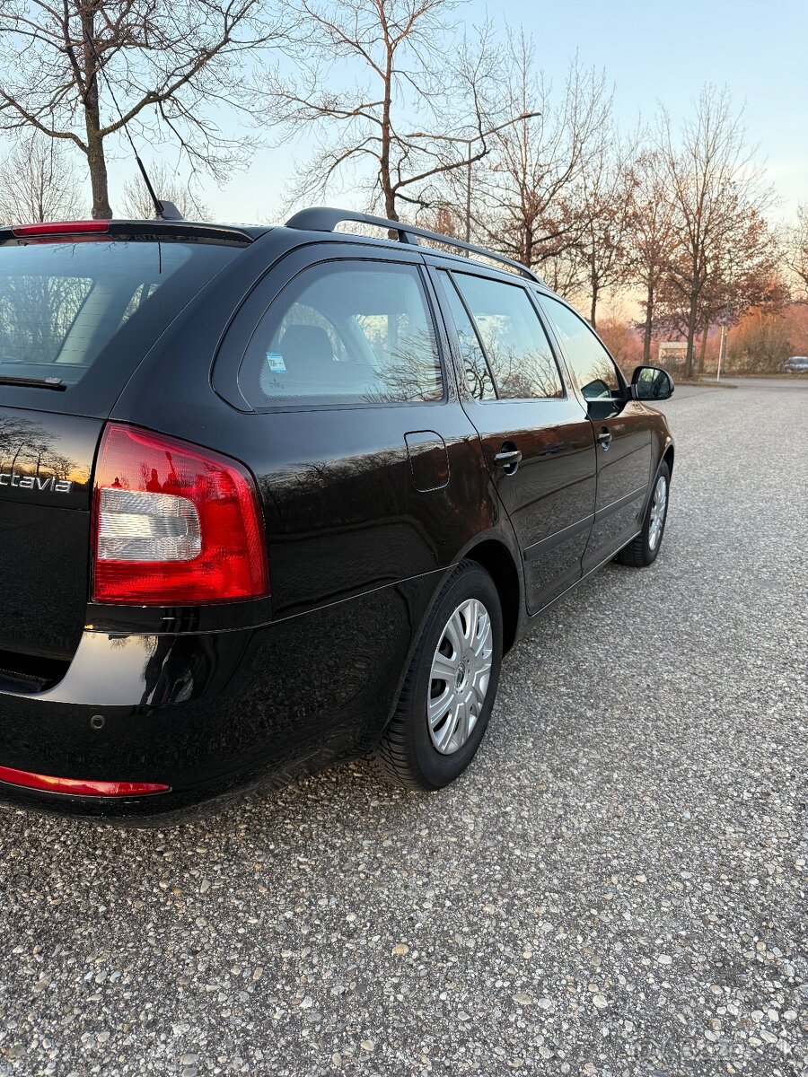 Skoda Oktavia Combi - 8