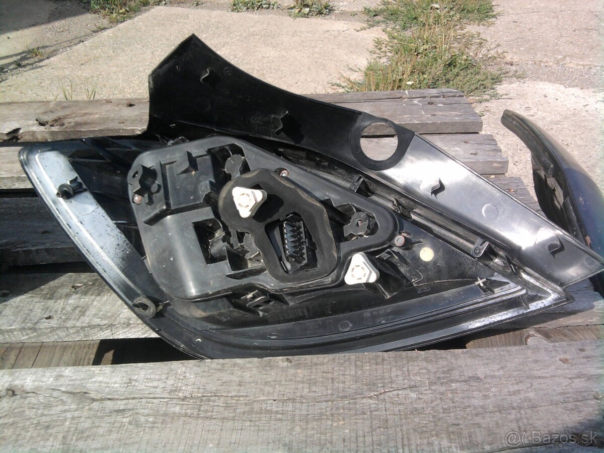 Predam na Opel astra H predne a zadne svetla - 8