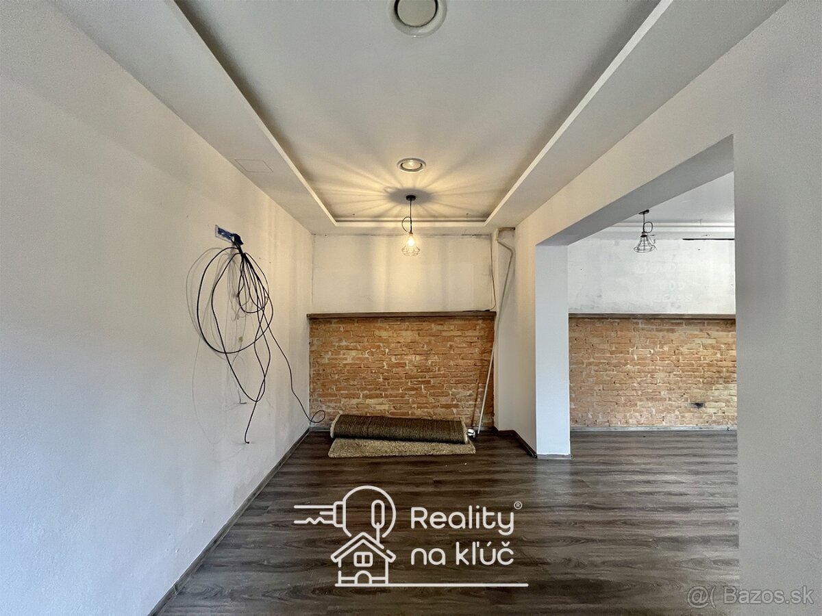 Na prenájom obchodný priestor s terasou v centre mesta NZ - 8