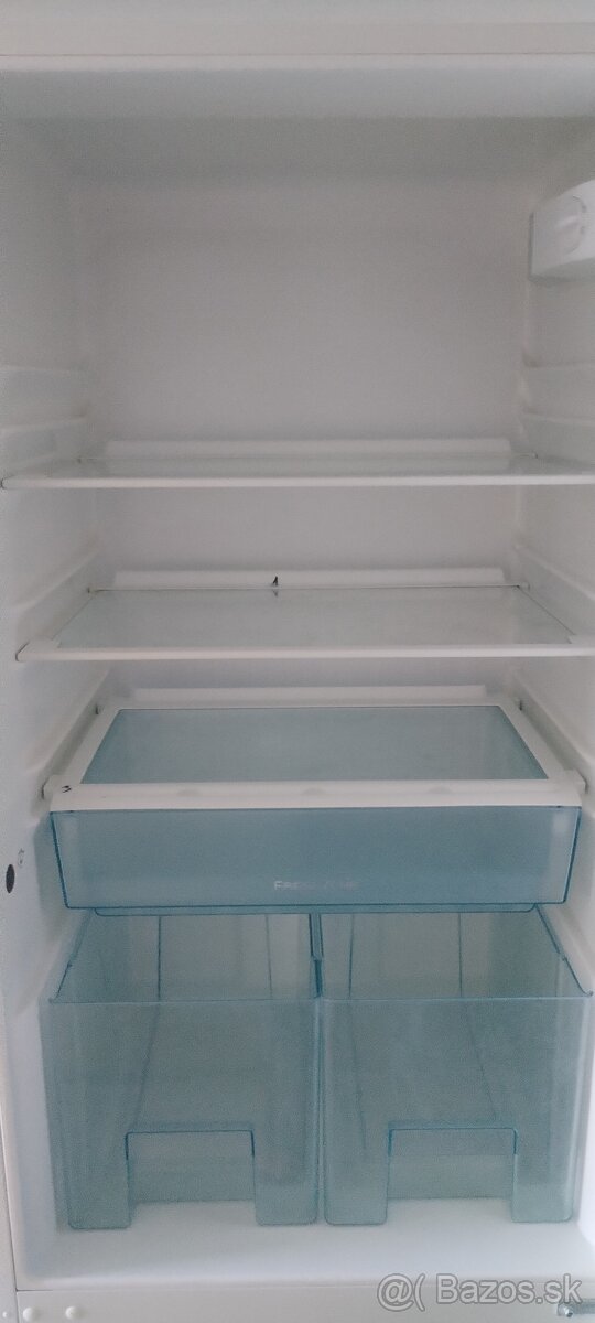 Predám chladničku s mrazničkou dolu - 8