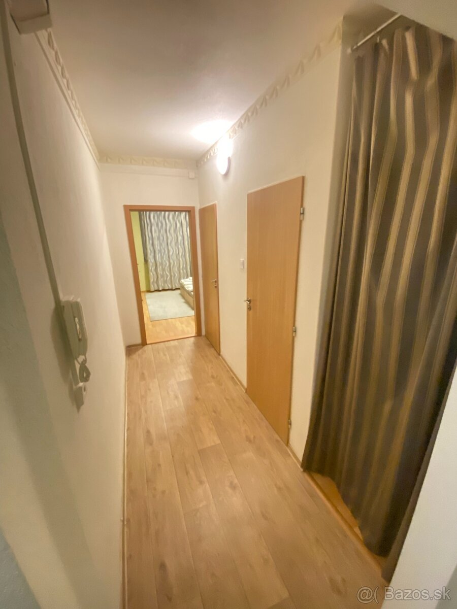 Ubytovanie Levice - Apartmán v meste - 8