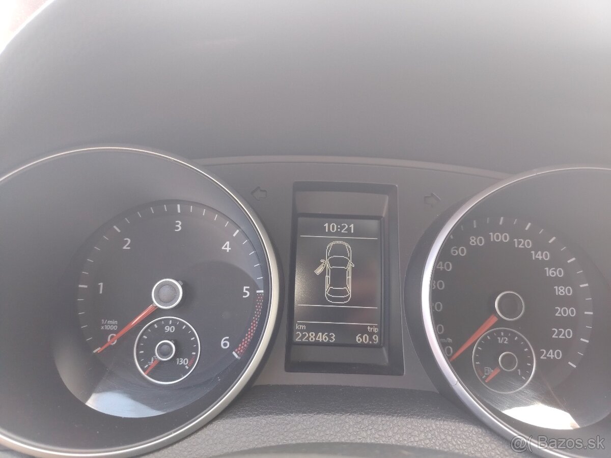 Predám VW Golf 6 combi Highline - 8