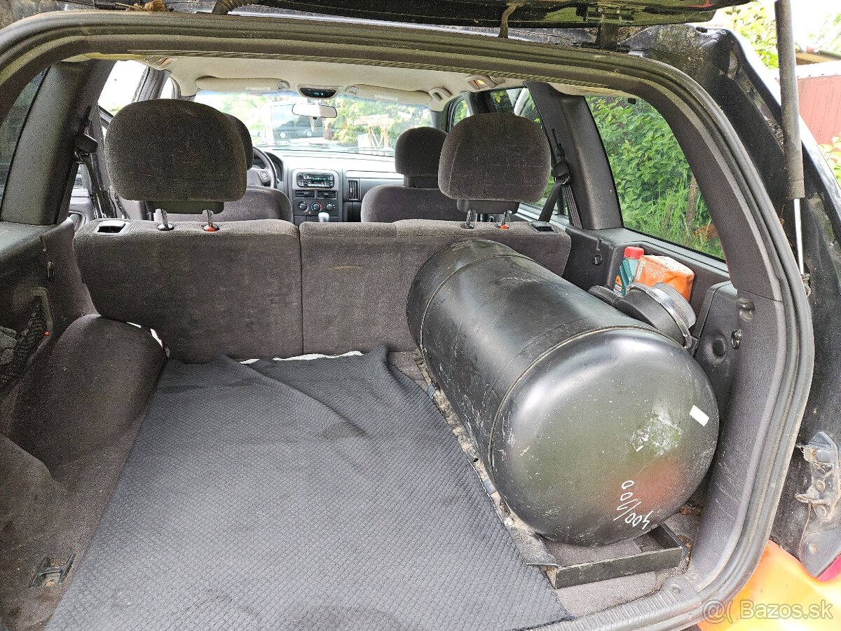 Predám jeep grand cherokee 4,0 l benz,lpg - 8