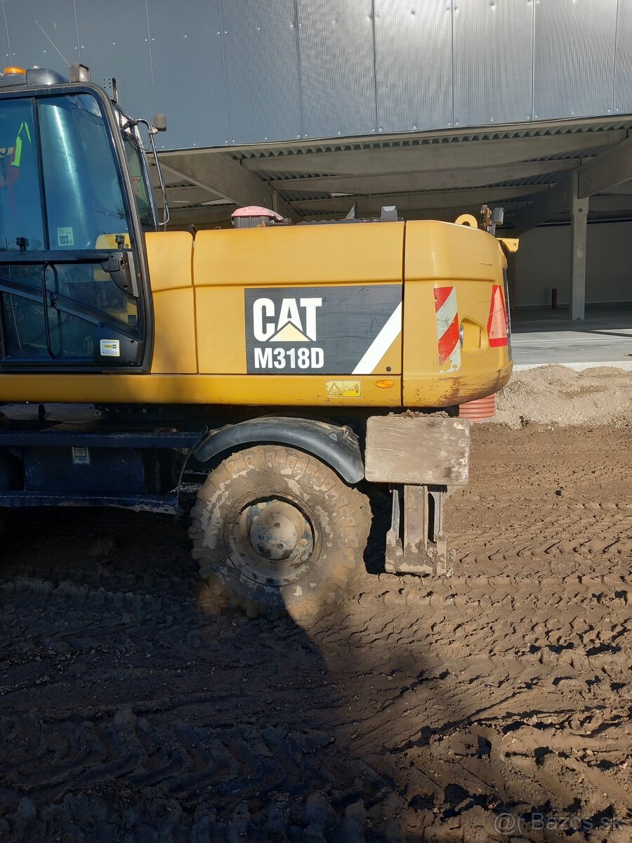 CAT 318 D - 8