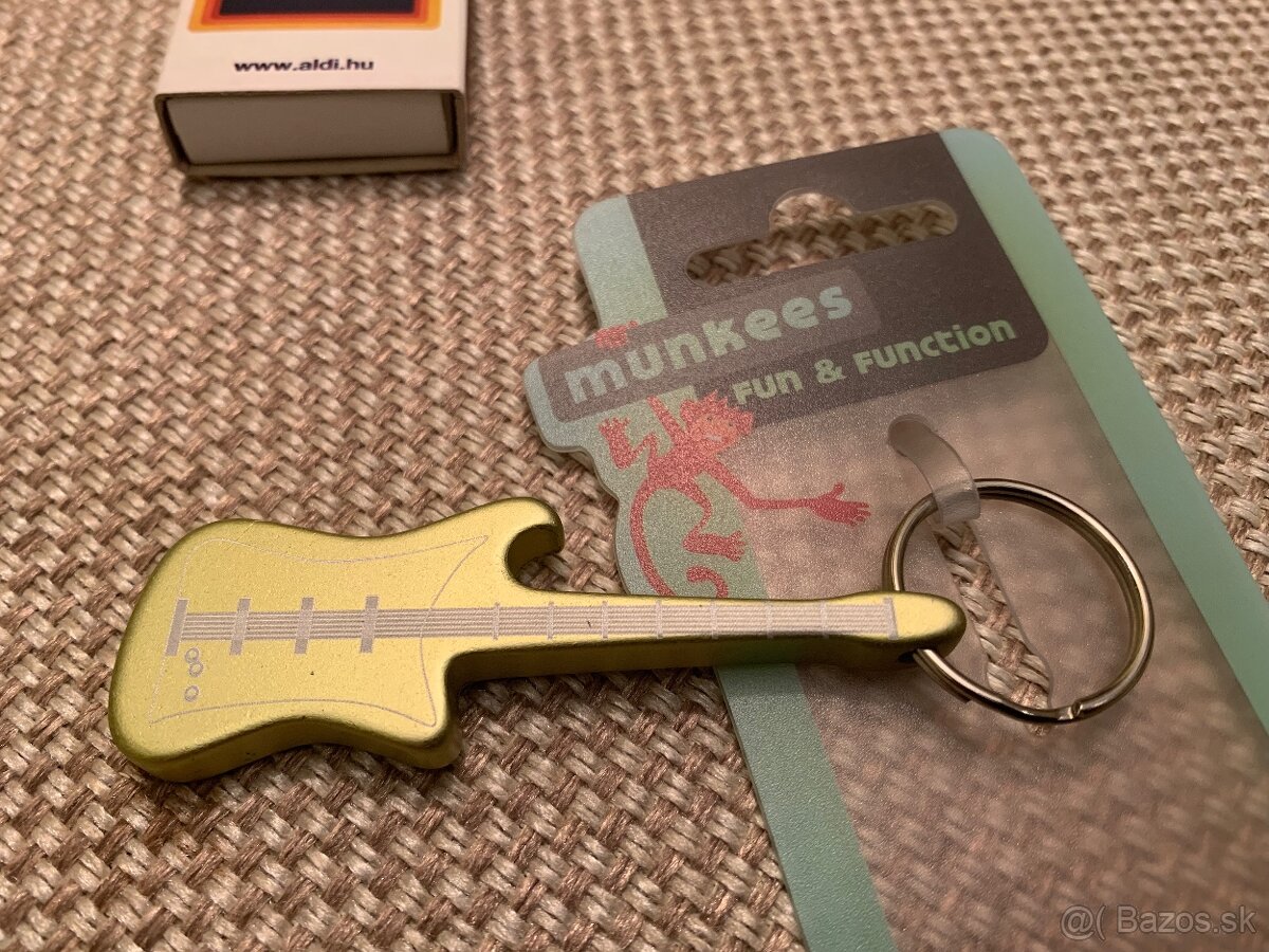 Predám PRE GITARISTOV milý darček-otvárak a prívesok GITARA - 8