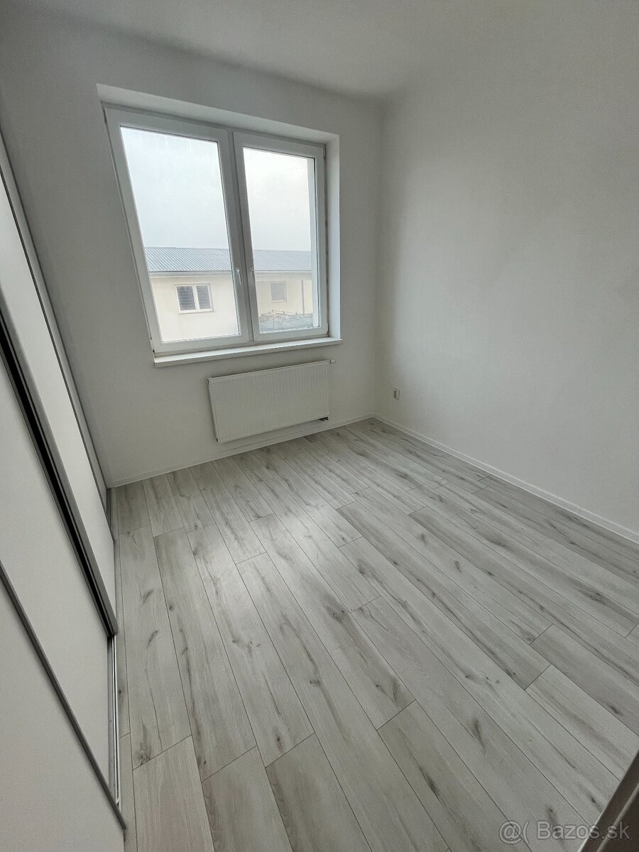𝗣𝗿𝗲𝗻𝗮́𝗷𝗼𝗺: úplne nový 2-izbový byt, balkón, parkovan - 8