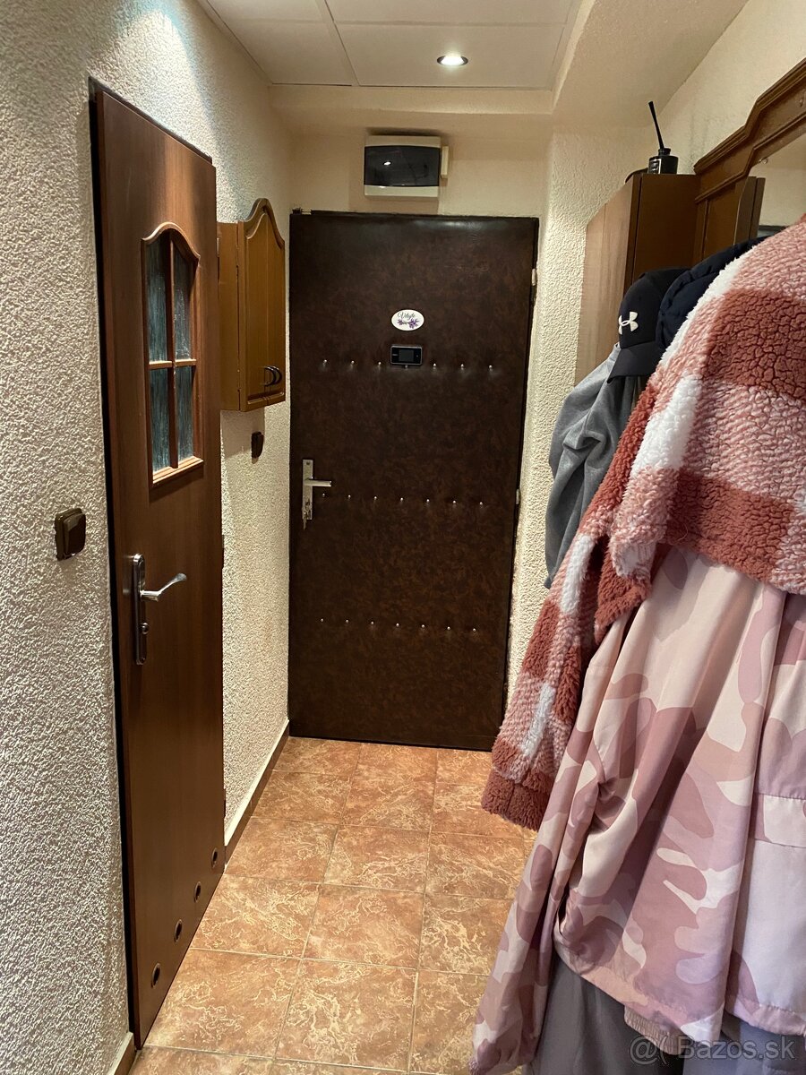 Predám 3 izbový byt vo Vydrníku - 8