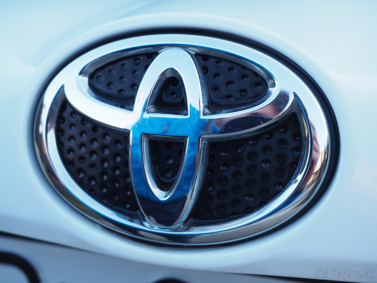 Toyota RAV4 4x4 2017 vyborny stav - 8