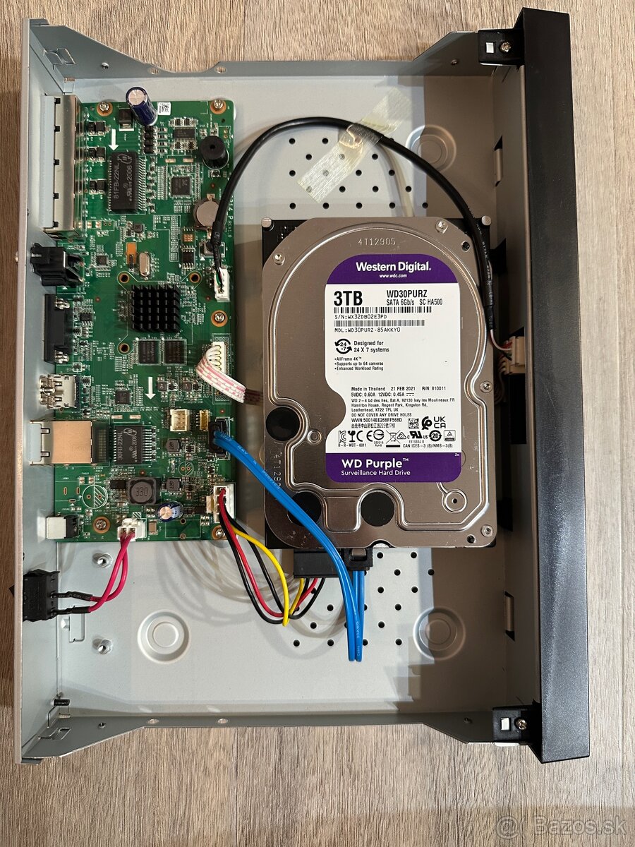 NVR Hikvison pre 4kamery POE - 8