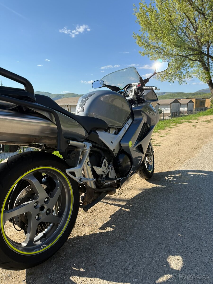 HONDA VFR-800 ABS (VTEC) - r.v.2009 - 8