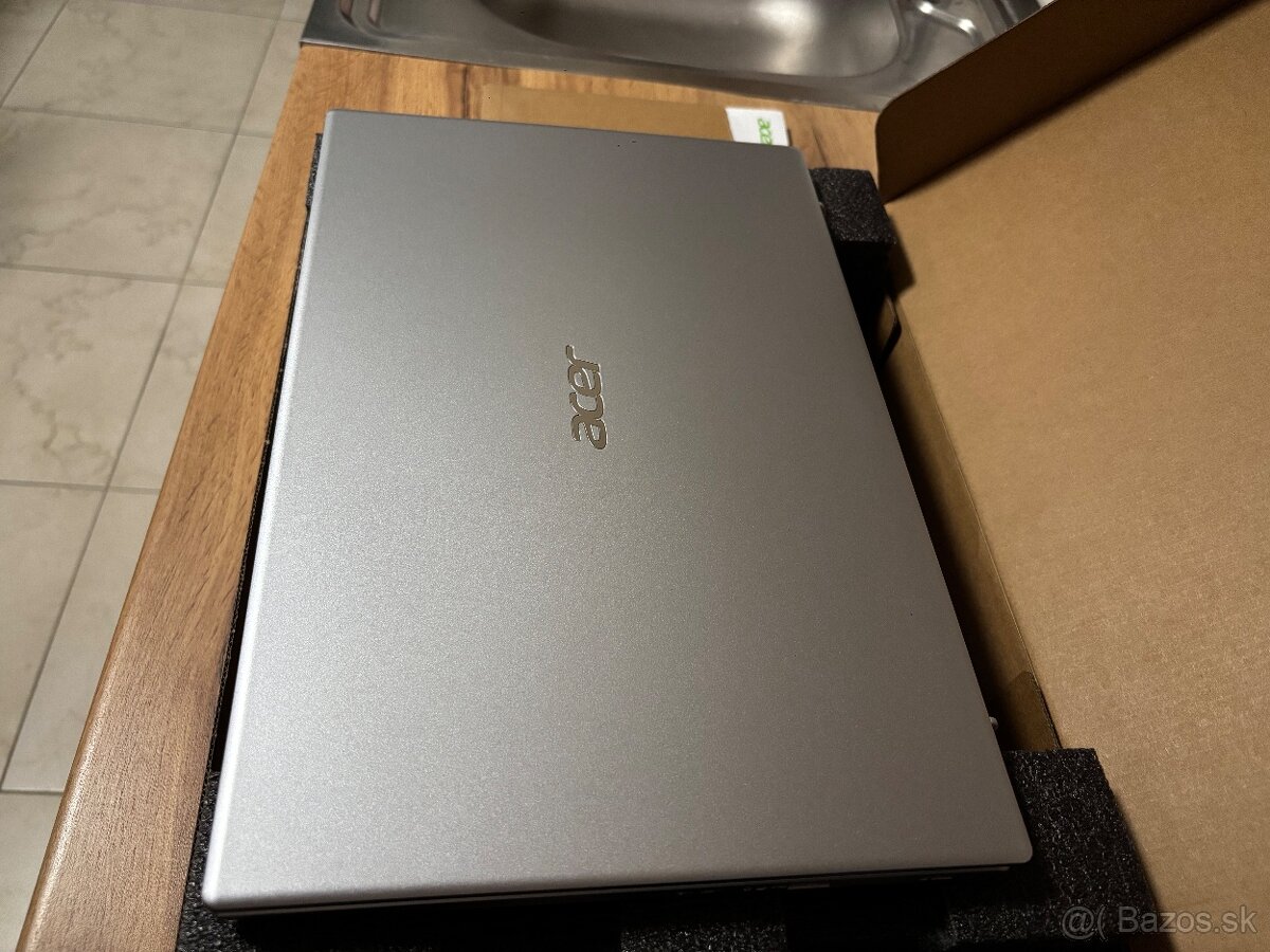 /15.6"/Acer/Notebook/4GB RAM DDR5/128GB NVMe SSD/Intel HD 2 - 8