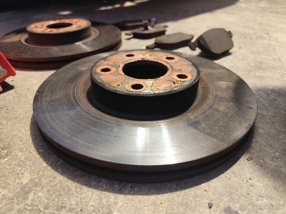 Predám predné brzdy Ford Focus 2 1.8TDCi 85kW - 8