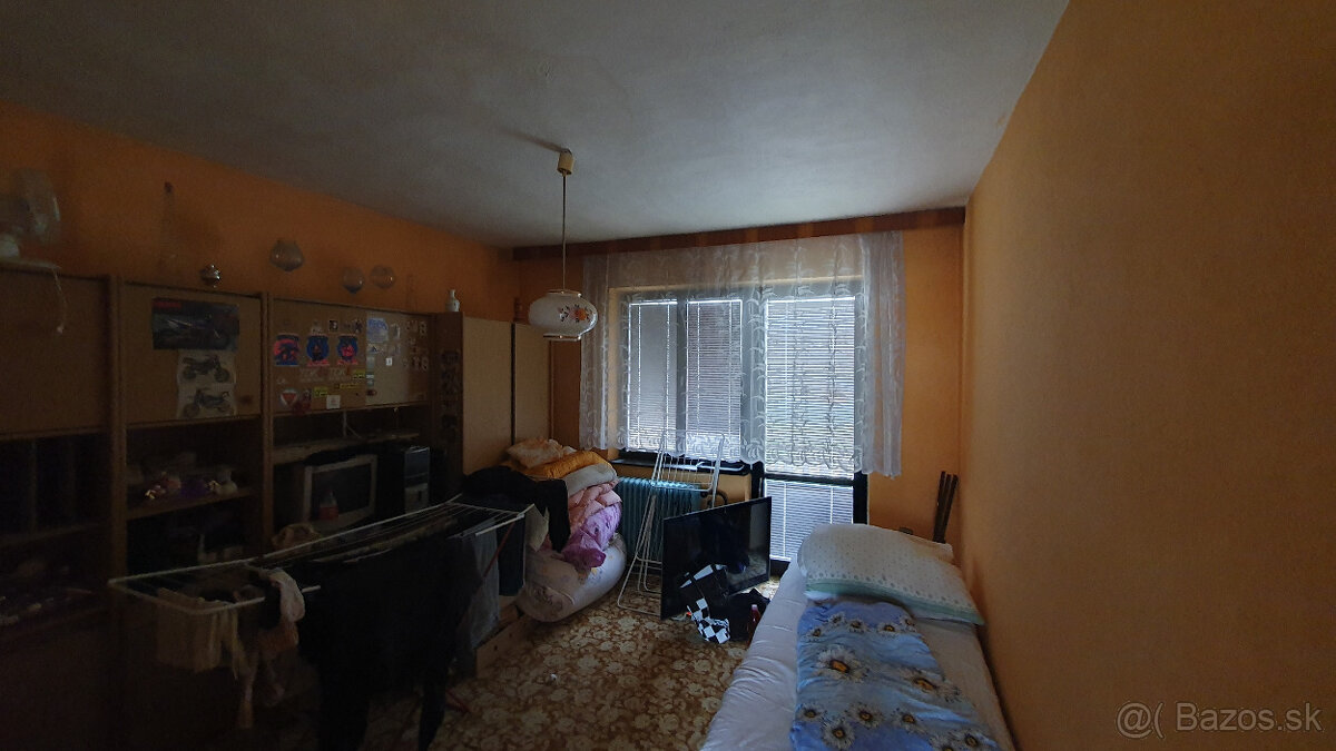 Dom s dvomi garážami Čerenčany - 8