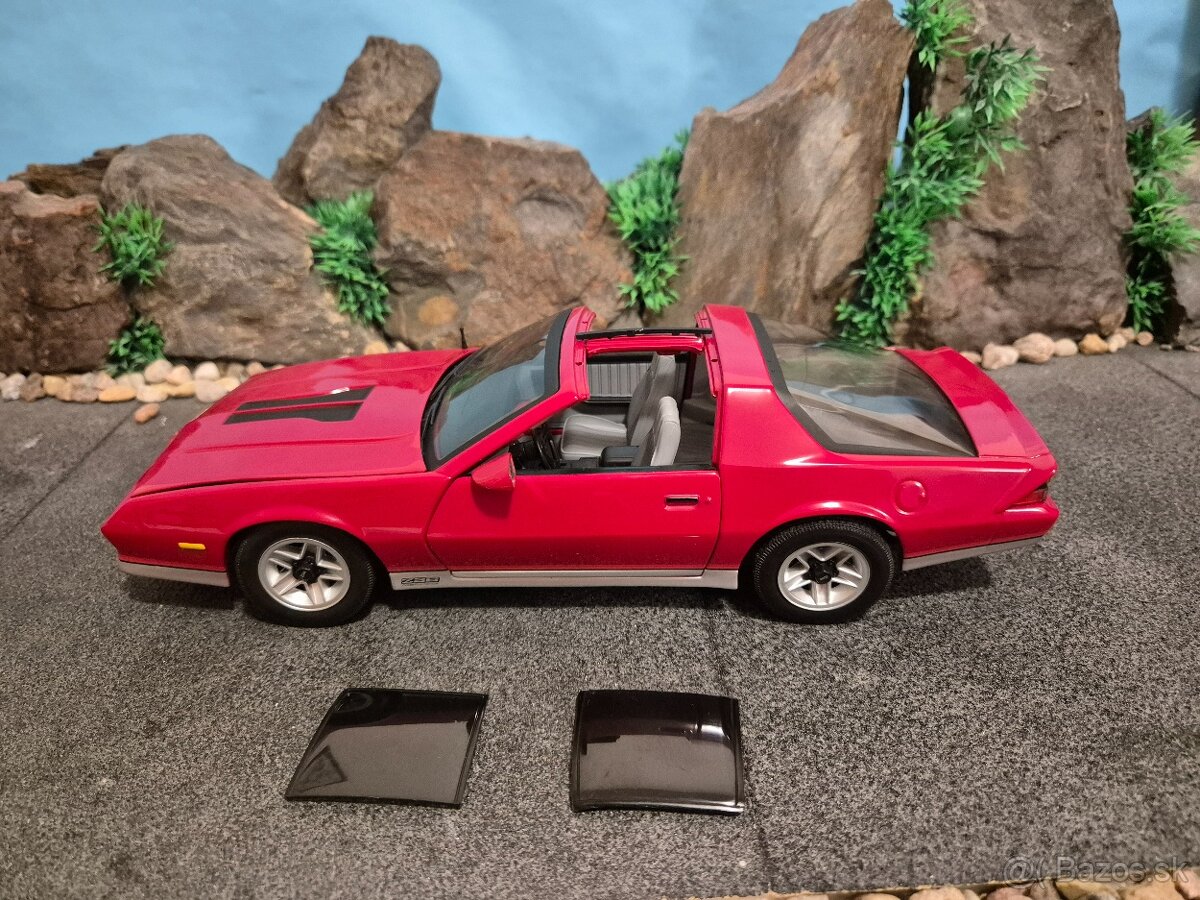 Prodám model 1:18 Chevrolet camaro 1982 - 8