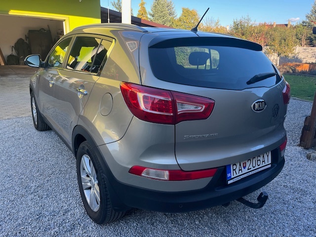 Kia Sportage 2.0 CRDi AWD - 8