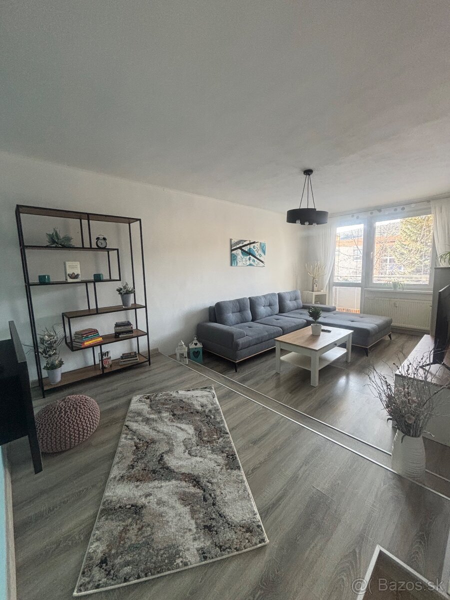 Ponúkam do dlhodobého prenájmu 3 izbový byt v BOJNICIACH - 8