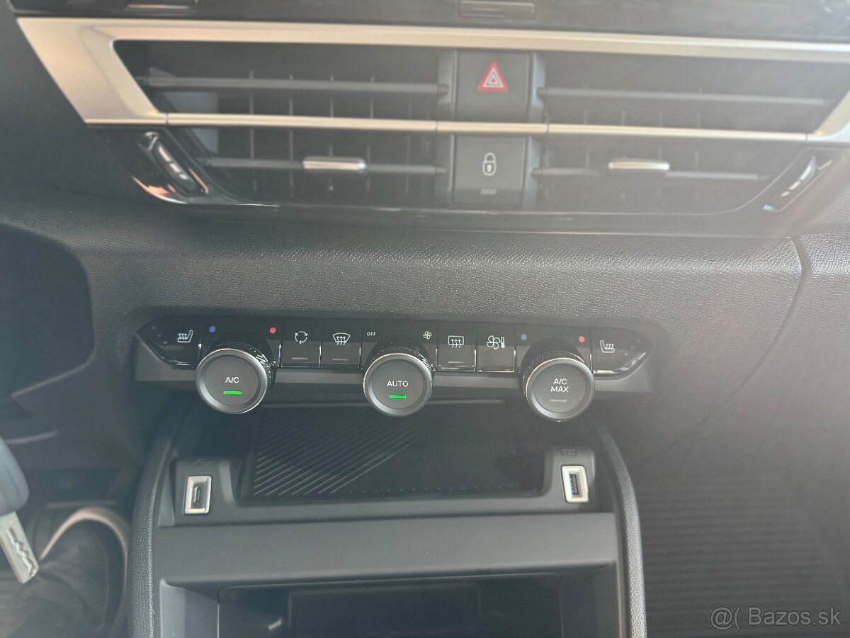 Citroën C4 X PLUS PureTech 130 S S EAT8 - 8