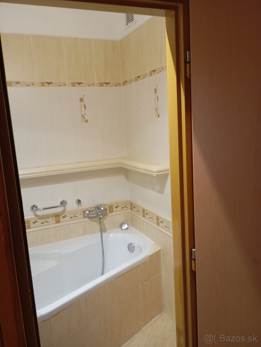 3 Izbovy byt v Ladcoch - 8