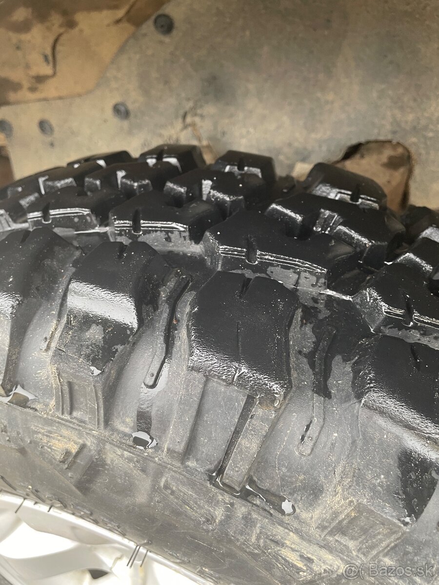 Toyota Hilux 2,5 - 8