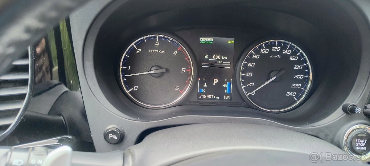 MITSUBISHI OUTLANDER 2.2D AUTOMAT 4x4 7-MIESTNE FULL VÝBAVA - 8