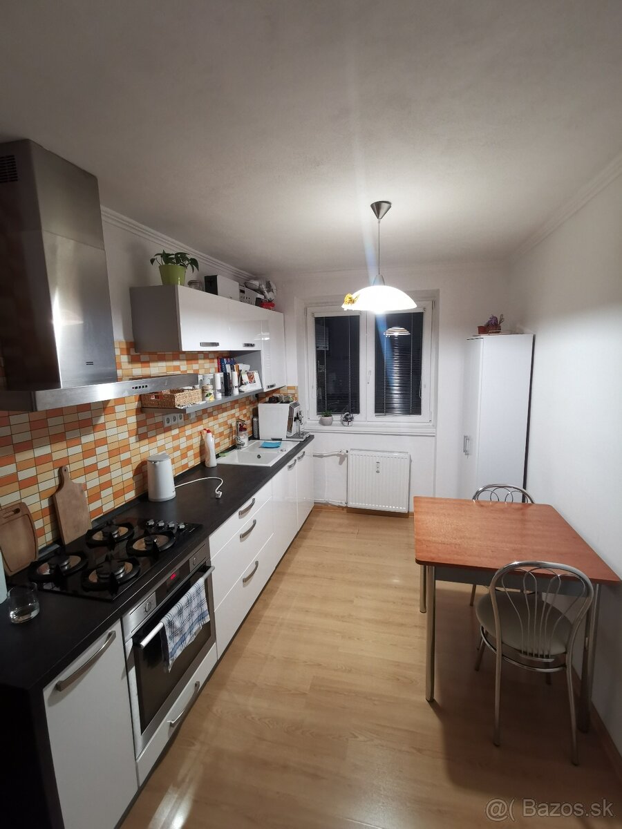 Na predaj 2-izbový tehlový byt – SNP, NMnV - 8