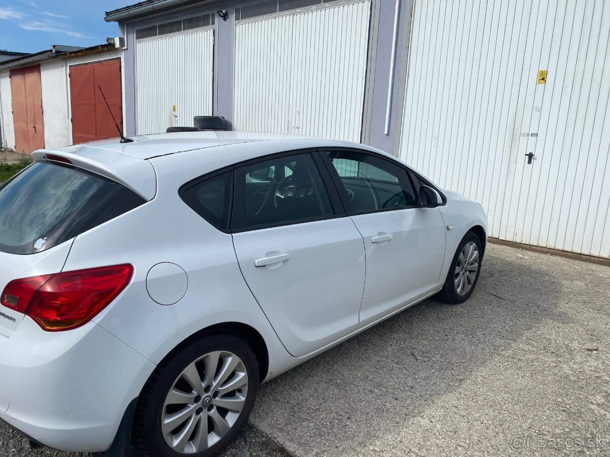 Opel Astra 1,4 Turbo 103 kW - 8