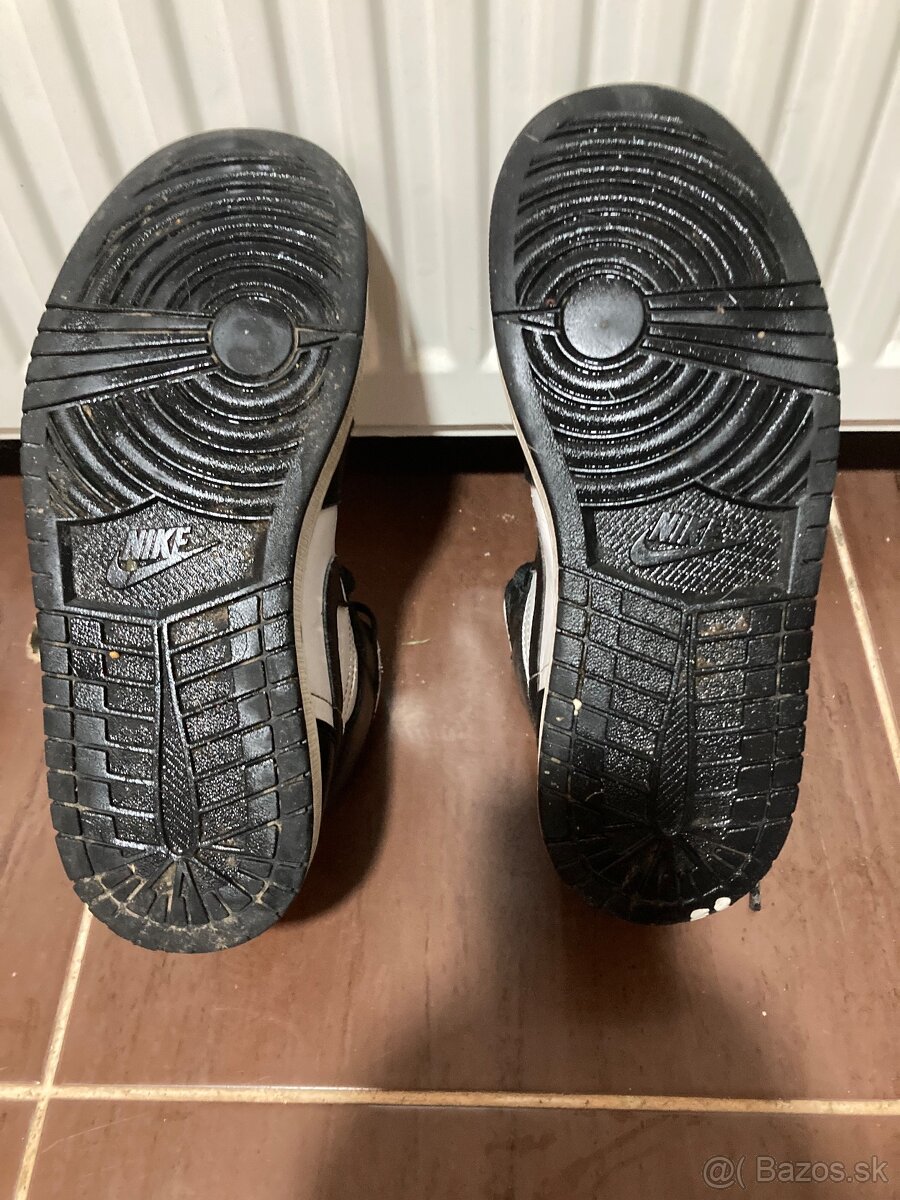 AIR JORDAN 1 Mid - 8