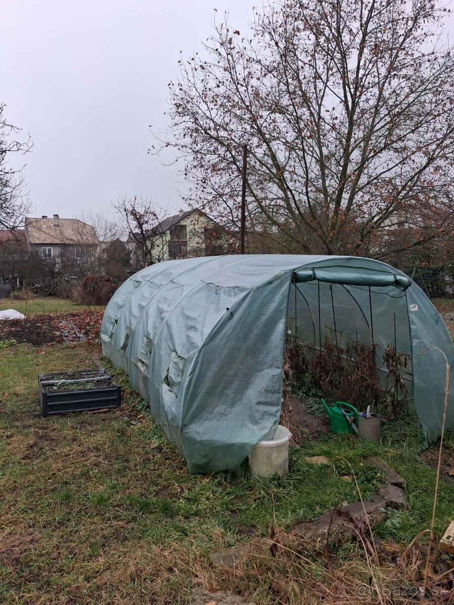 Pozemok priamo v centre LC - 8